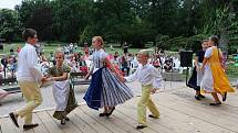 Mezinárodní folklorní festival pod Zvičinou.