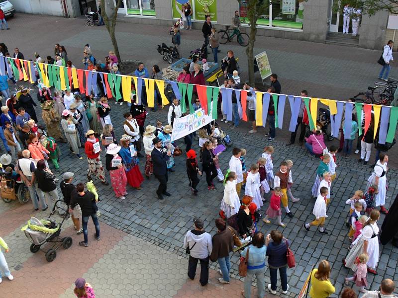 Zahajovací průvod festivalu Jičín - město pohádky.