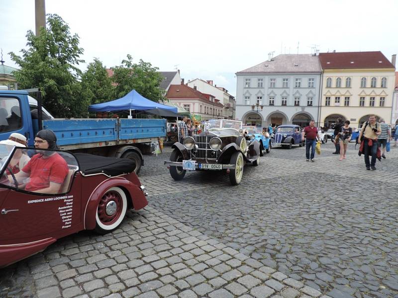 Veteránem Českým rájem na jičínském Valdštejnově náměstí.