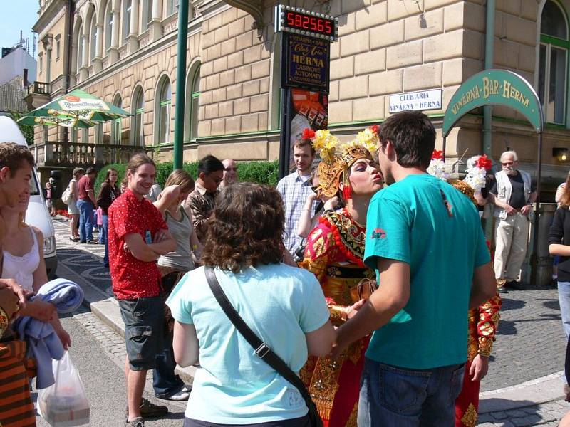 Z bělohradských Slavností písní a tanců Pod Zvičinou.