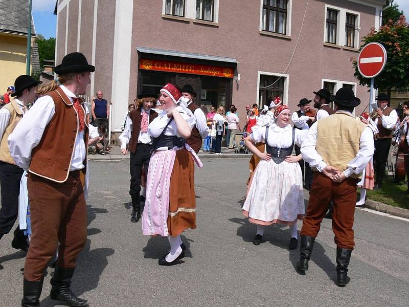 Soubor Jizerka přijel i s dětskou Jizerkou.