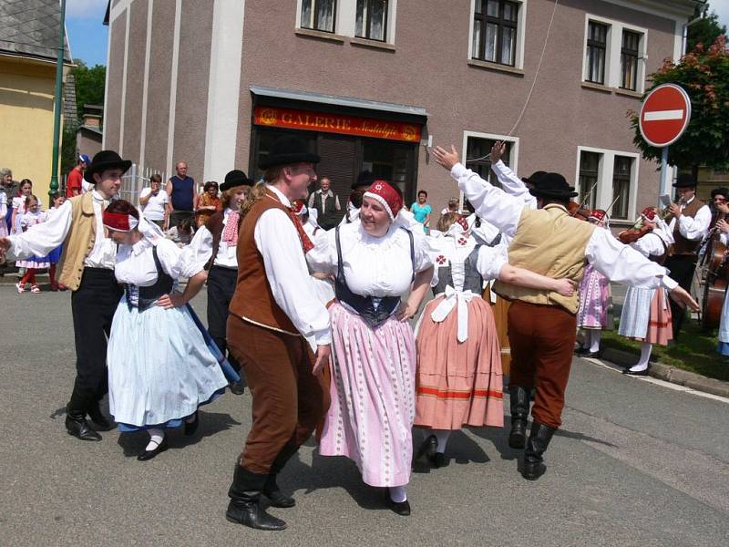 Soubor Jizerka přijel i s dětskou Jizerkou.