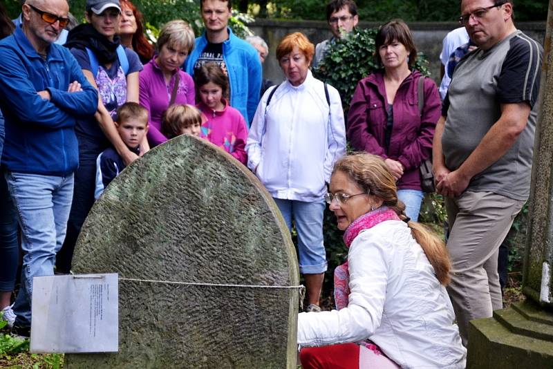 Komentovaná prohlídka židovského hřbitova v Jičíně - Sedličkách