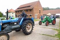 V Lískovicích se proháněly traktory z různých období.