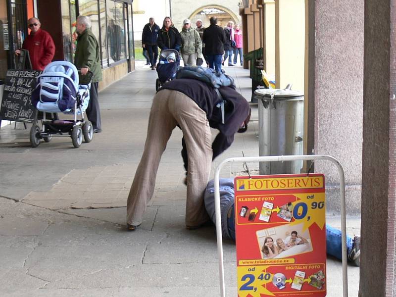 Kolemjdoucí nezůstali vůbec lhostejní.