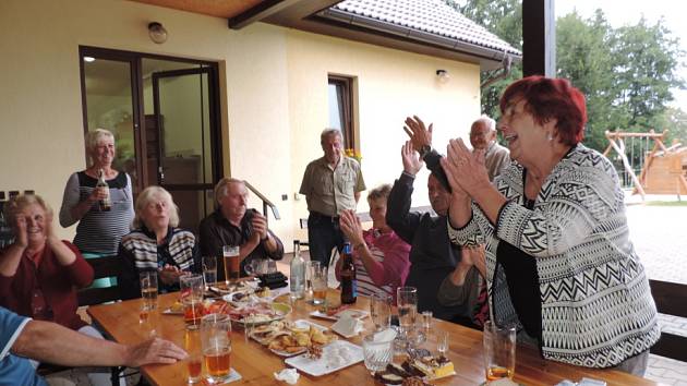 Schůze pořadatelů a přátel hudebních setkání na Samšině.