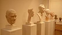Výstava hlav v Městském muzeu Hořice.