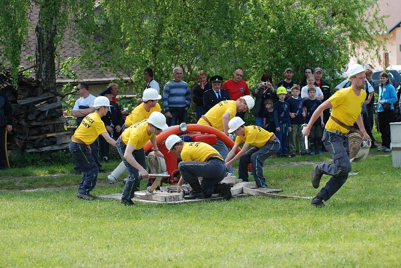Z okrskové soutěže hasičů v Libunci.