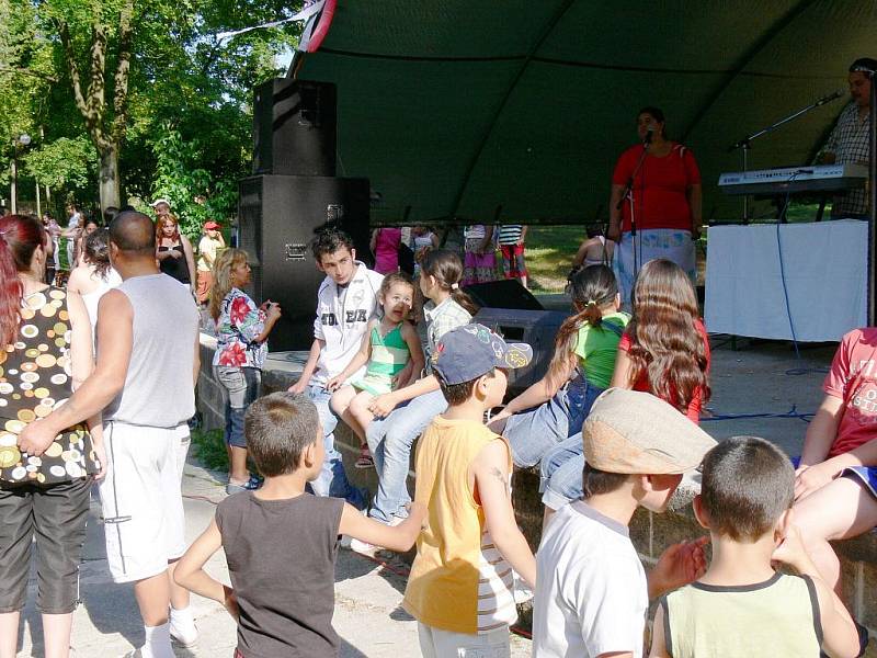 Z romského festivalu Bašaviben 2009 v Hořicích.