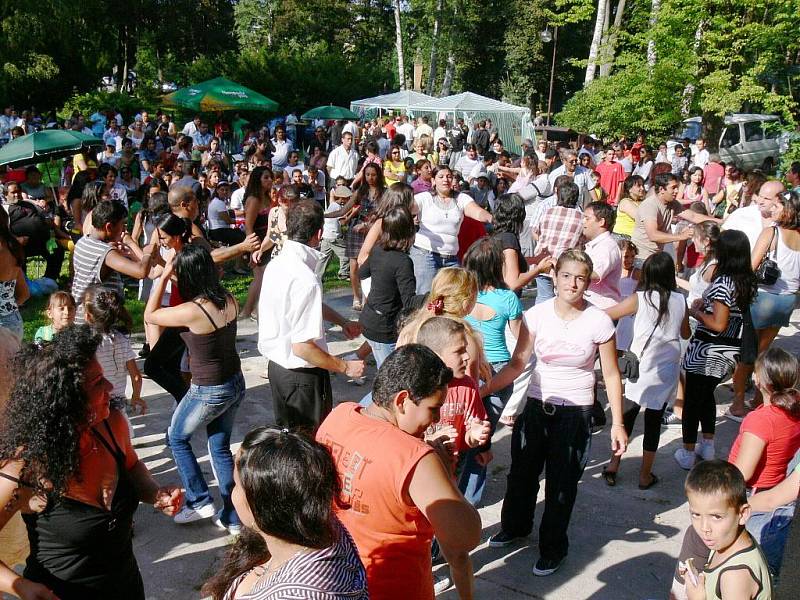 Z romského festivalu Bašaviben 2009 v Hořicích.