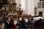 Koncert symfonických orchestrů v jičínském kostele sv. Jakuba.