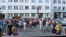Nová Paka – K protestní úterní akci za odchod Andreje Babiše z vlády se na Masarykově náměstí v Nové Pace připojilo nakonec přes 160 lidí.