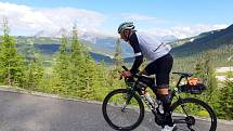 Snímek z loňských závodů novopackého ultracyklisty Daniela Polmana v Dolomitech a Rakousku.