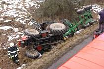 Havárie traktoru v Hořicích.