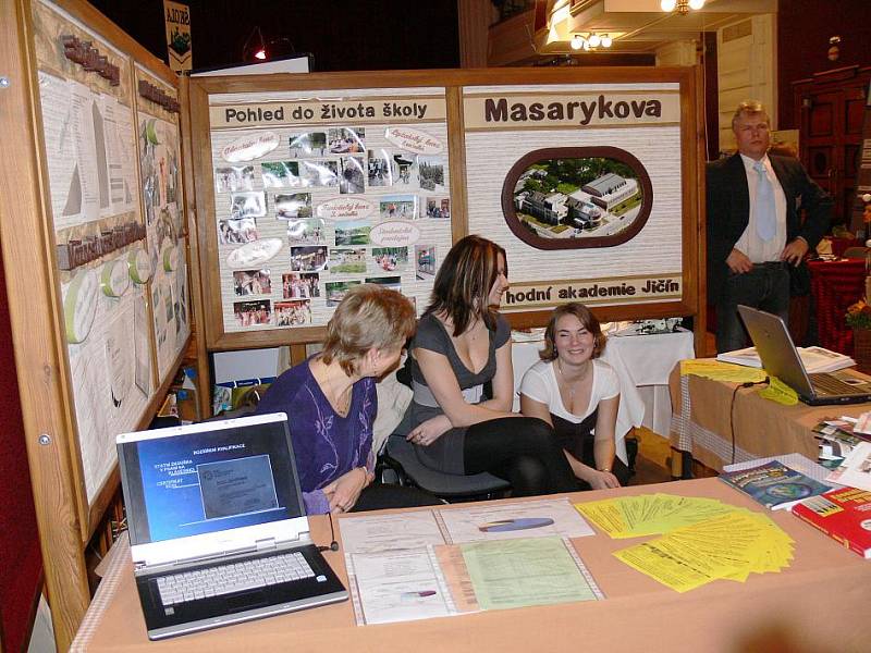 Prezentace škol v jičínském kulturním domě Student 2010.