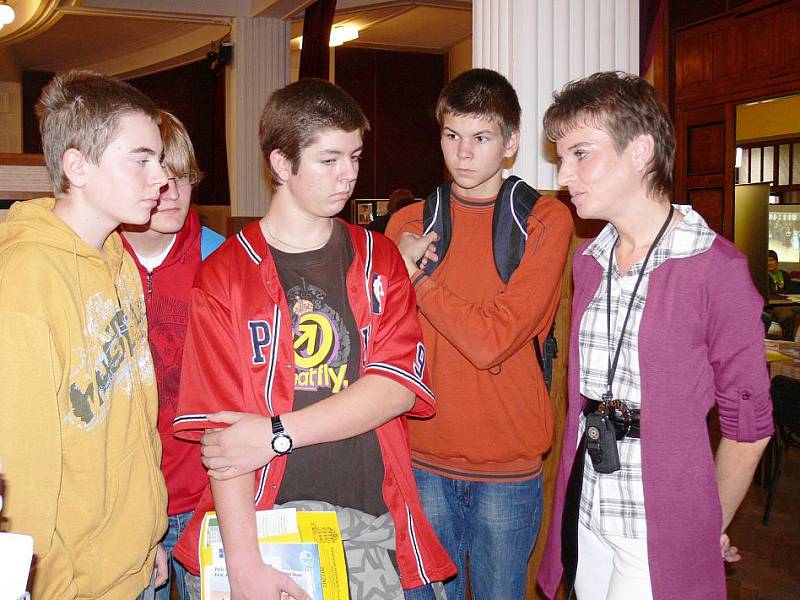 Prezentace škol v jičínském kulturním domě Student 2010.