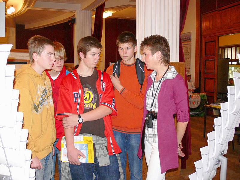 Prezentace škol v jičínském kulturním domě Student 2010.