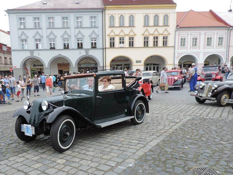 Veteránem Českým rájem na jičínském Valdštejnově náměstí.