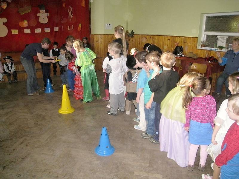 Dětský karneval ve Dřevěnici.