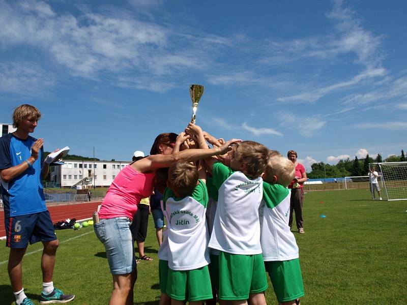 Fotbalový turnaj mateřských škol na jičínském stadionu.