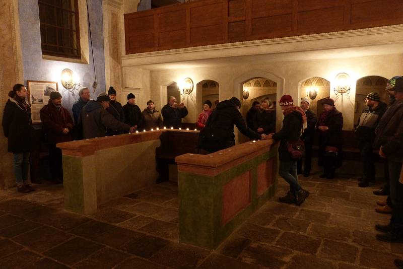 V lednu roku 1943 nastoupilo do transportu směr Terezín 88 jičínských židovských občanů. Společnost Baševi pozvala do synagogy lidi na vzpomínku.