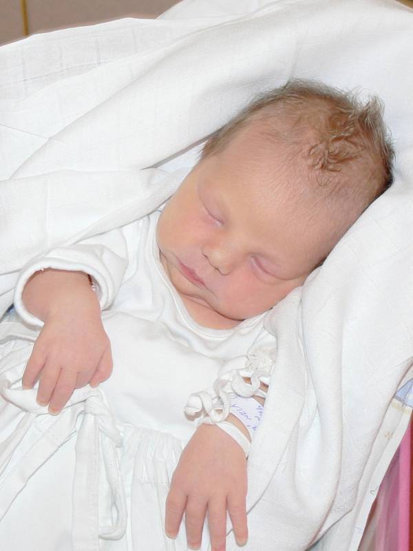 NELA ULRYCHOVÁ  věnovala  svůj  první  úsměv  mamince  Denise  Ulrychové z Cholenic 6. července. Po narození vážila 3 kg a měřila 46 cm. 