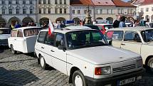 Trabi 2011 - vozy na jičínském Valdštejnově náměstí.