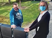 Školáci ve Vysokém Veselí dostali darem počítače.