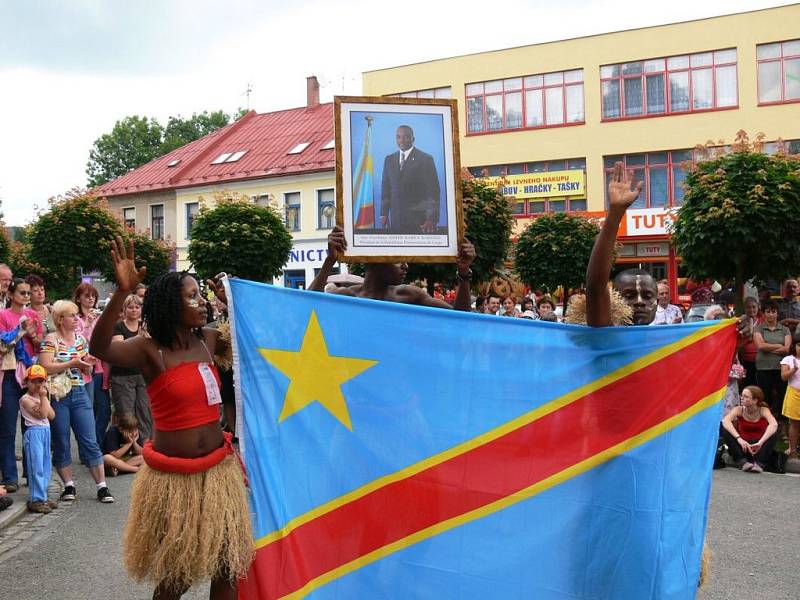 Vystoupení souboru Motema z Konžské demokratické republiky; předvedli i násilí, které se během války v jejich republice odehrávalo.