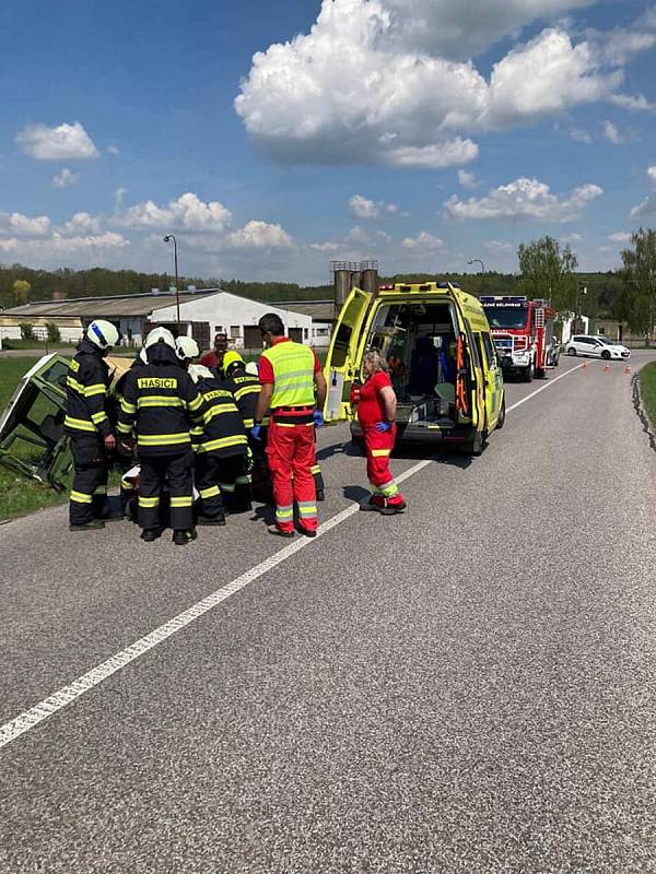 K nehodě se zraněním došlo v úterý krátce před druhou hodinou odpoledne u Svatojánského Újezdu.
