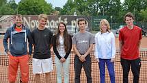 Tenis Nová Paka A – zleva: Richard Dražný, Jakub Krause, Petra Hynková, Jan Šmidrkal, Veronika Buřičová a Štěpán Šec.