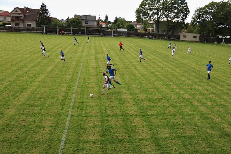 Fotbalisté Lázní Bělohradu v prvním kole Agro CS Poháru prohráli na domácím hřišti s Chlumcem nad Cidlinou B 1:2.