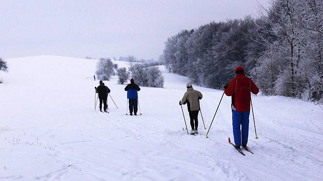 Chcete lyžařské stopy až k hospodě? Plaťte - Žďárský deník