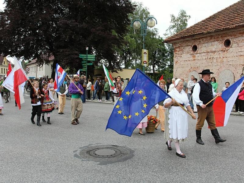 Bělohradské slavnosti písní a tanců Pod Zvičinou.