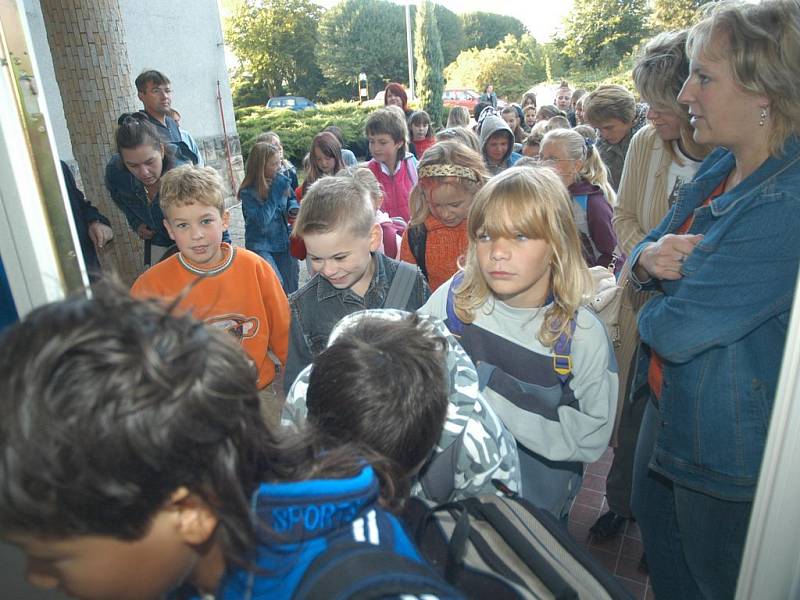 První školní den v Základní škole Eduarda Štorcha v Ostroměři.