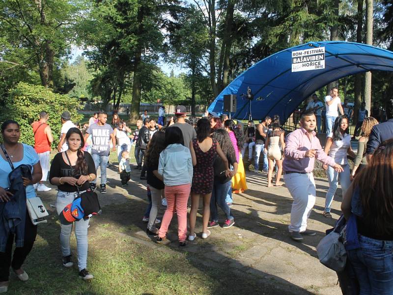 Romský festival Bašaviben v Hořicích.