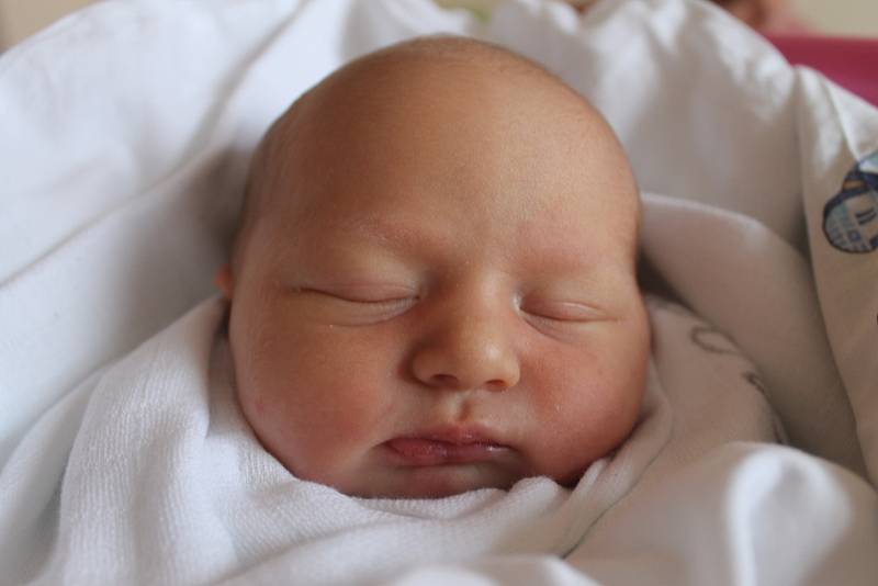 Sára Jurga se narodila 5. června 2022 v 9:37 hodin v jičínské porodnici s váhou 2760 gramů a mírou 47 cm. Eliška a Tomáš Jurga budou svého prvního potomka hýčkat ve Valdicích.