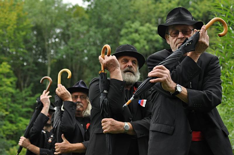 Z ukončení sezony na přírodním koupališti Dachova se tradičně stalo příjemné společenské setkání.