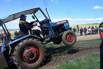 O víkendu se do Vyskeře vypravili členové a příznivci Traktor Teamu Český ráj, aby ukázali, že na Jičínsku traktoristé stále jezdí první ligu.