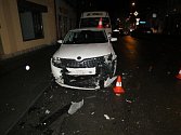 Poškozený automobil v Hořicích.