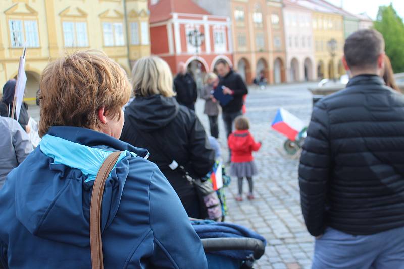 Demonstranti požadovali demisi Benešové a odchod Babiše.