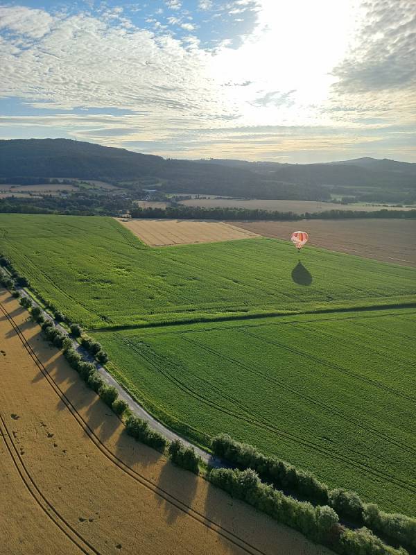 Horkovzdušným balonem nad Jičínskem.