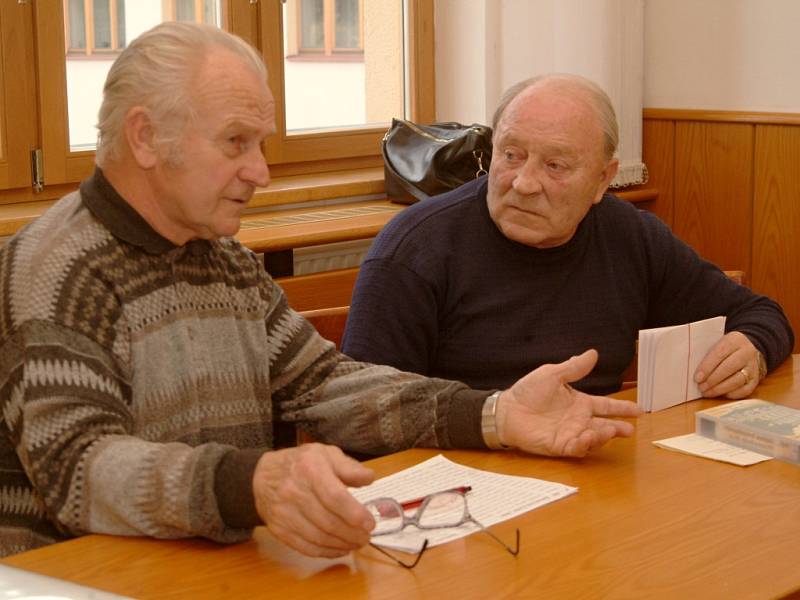 Josef Bucek na archivním snímku ze schůze PTP.