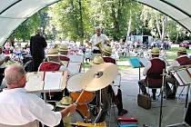 Během Hořických hudebních slavností se představí také ve Smetanových sadech řada kapel.