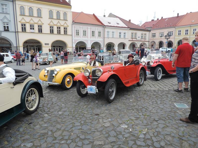 Veteránem Českým rájem na jičínském Valdštejnově náměstí.