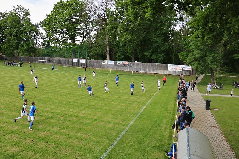 Fotbalisté Lázní Bělohradu v prvním kole Agro CS Poháru prohráli na domácím hřišti s Chlumcem nad Cidlinou B 1:2.