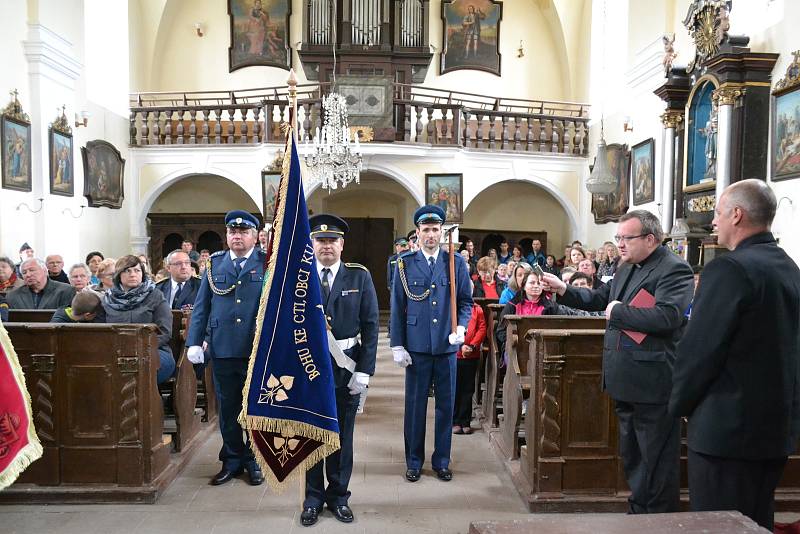 V rámci oslav 135. výročí od založení sboru si hasiči z Nemyčevsi nechali požehnat nový prapor.