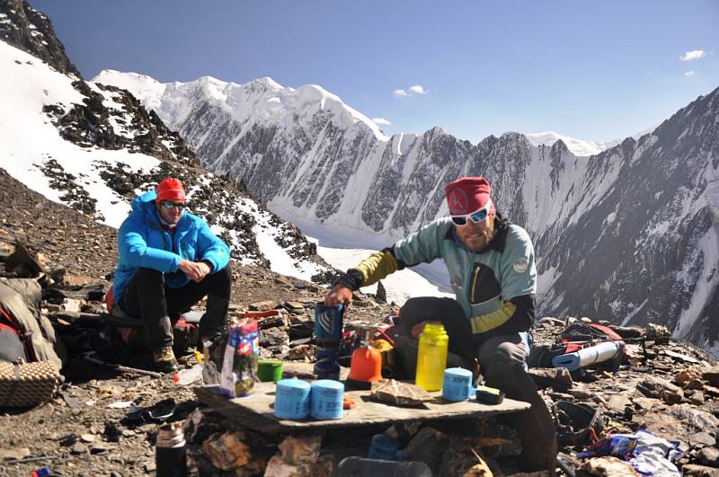 Expedice Nošak - horolezci z Krkonoš zdolali nejvyšší horu Afghánistánu.