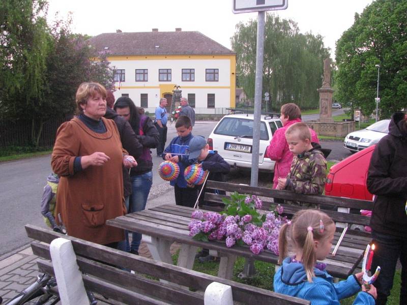 V Ostružně uspořádali již podruhé lampionový průvod.