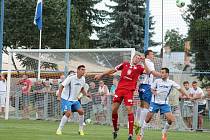Fotbalisté Unionu 2013 a Převýšova přivítají v rámci druhého kola Poháru FAČR soupeře z vyšších soutěží. Na snímku situace ze vzájemného duelu obou týmů v minulé sezoně. 